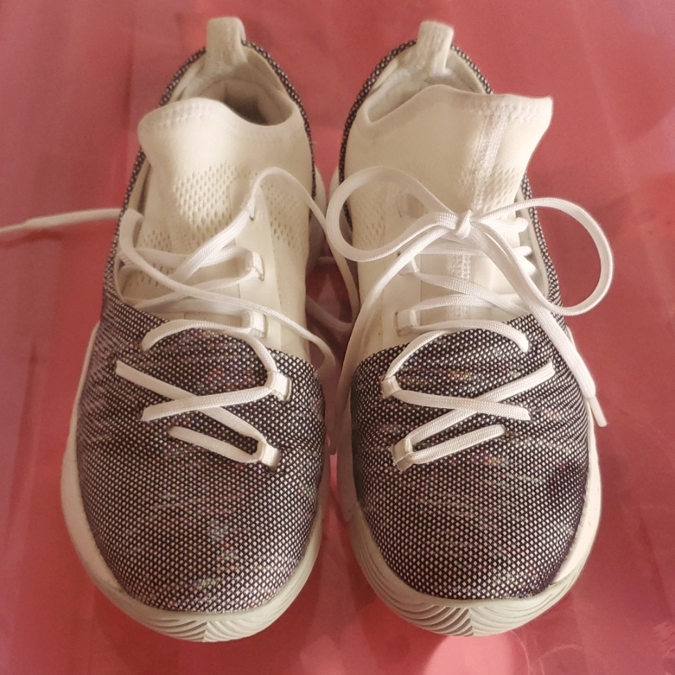 Under Armour Curry Size 3 Youth Unisex